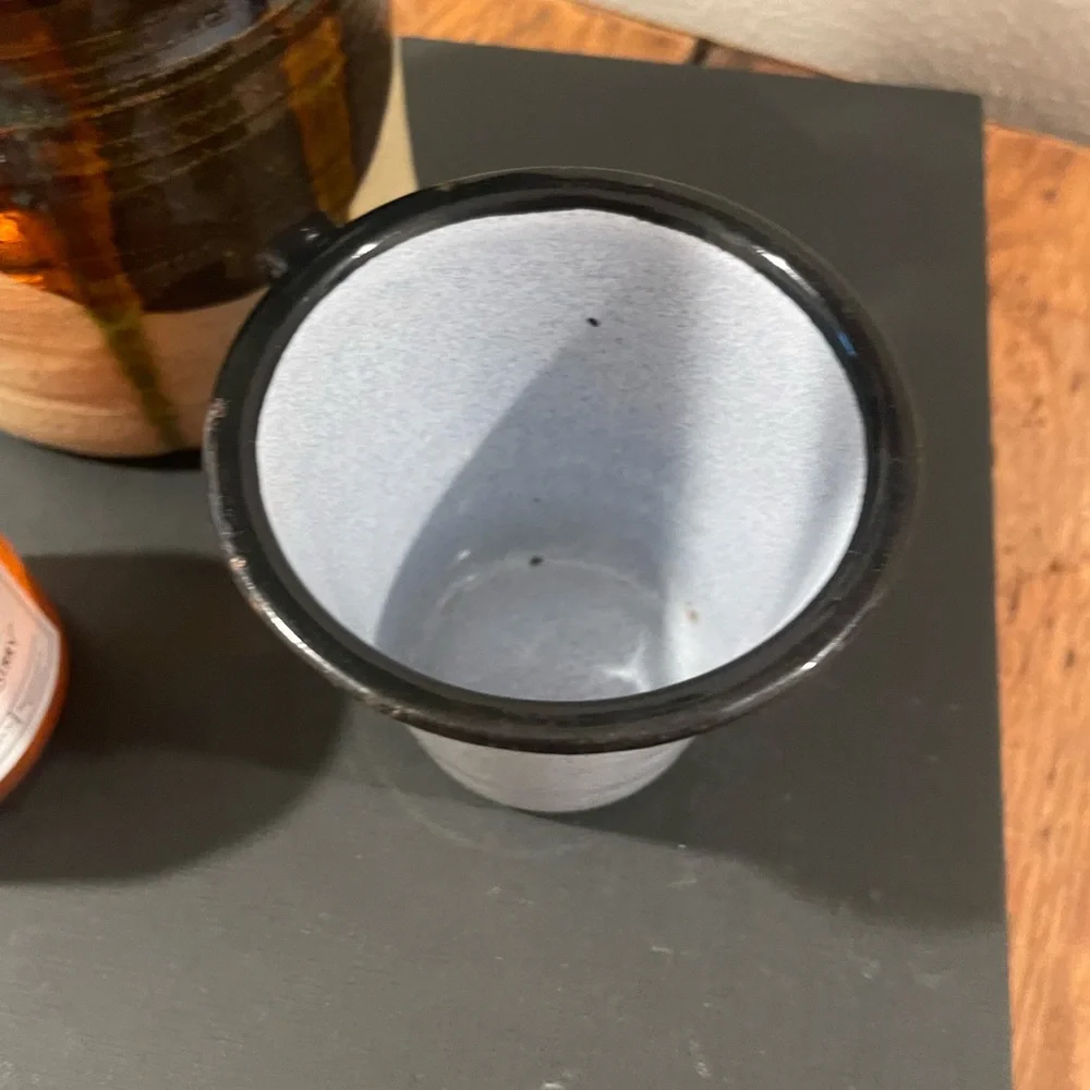 Vintage Gray Speckled Enamelware Measuring Cup / Mug – Black Rim & Handle